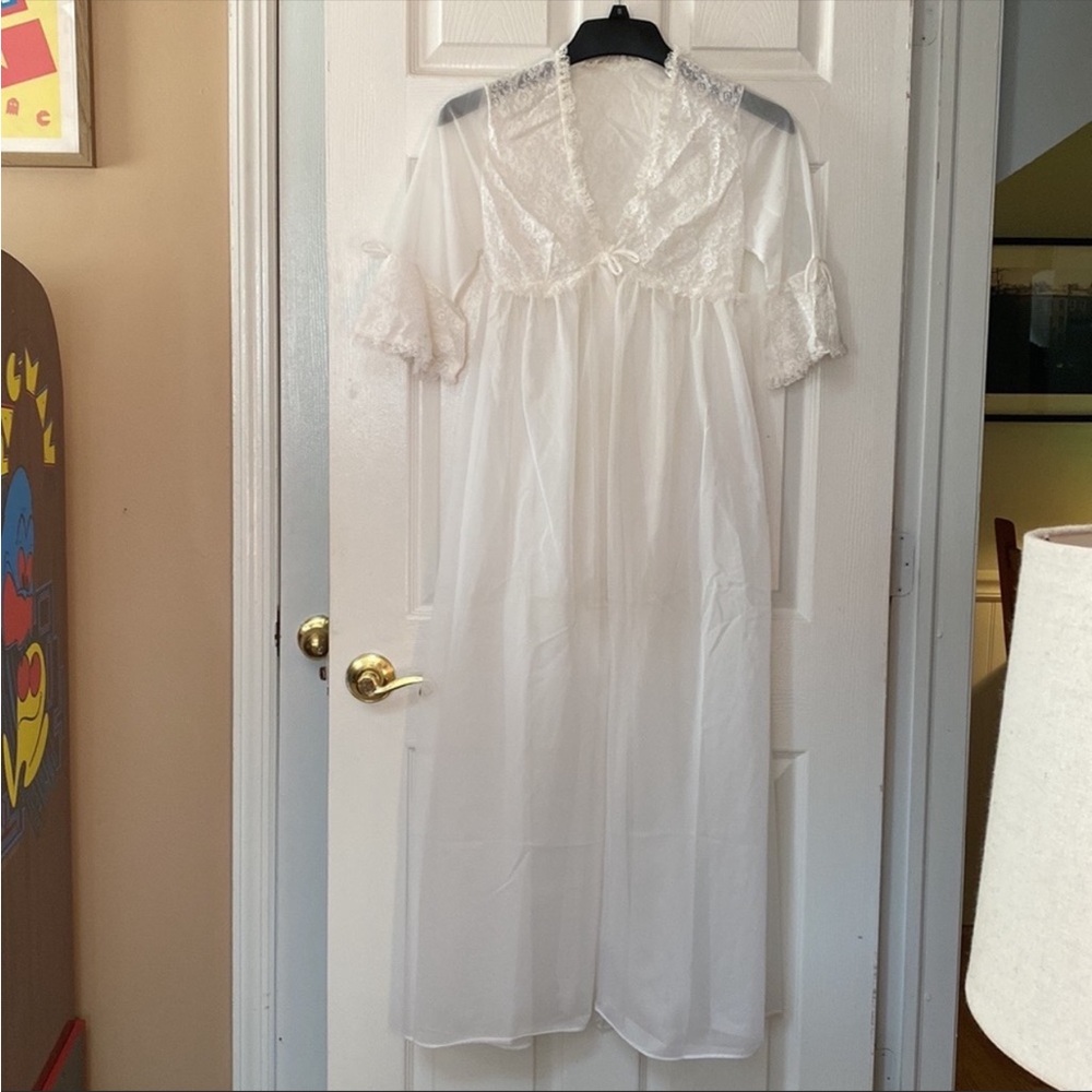 VTG Deadstock White Nylon Lace Wedding Peignoir Robe
